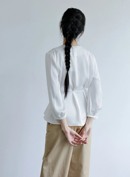 Áo kiểu nữ màu trắng cổ tròn xẻ V trước  - SH773