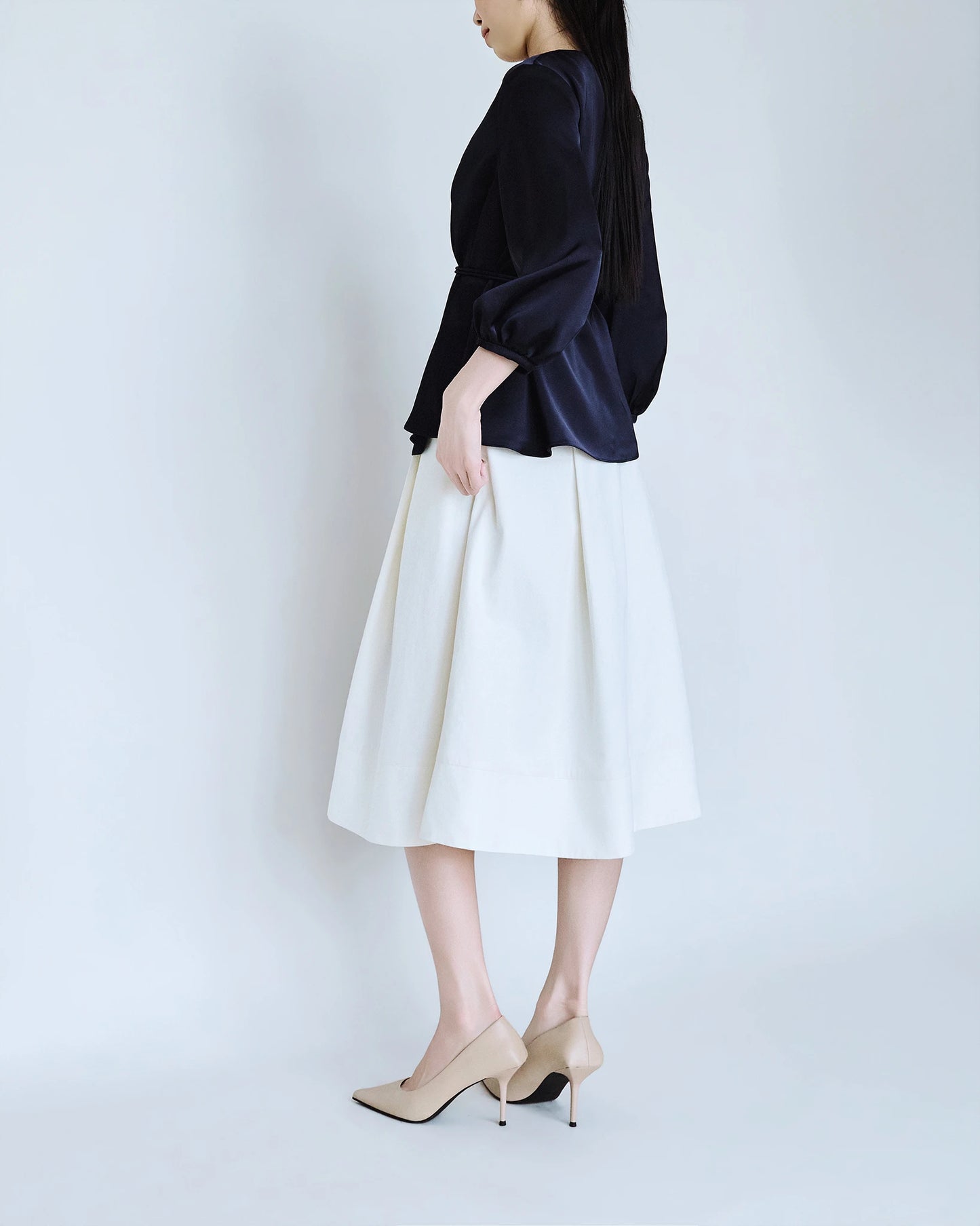 Áo kiểu nữ màu xanh navy cổ tròn xẻ V trước  - SH9773B