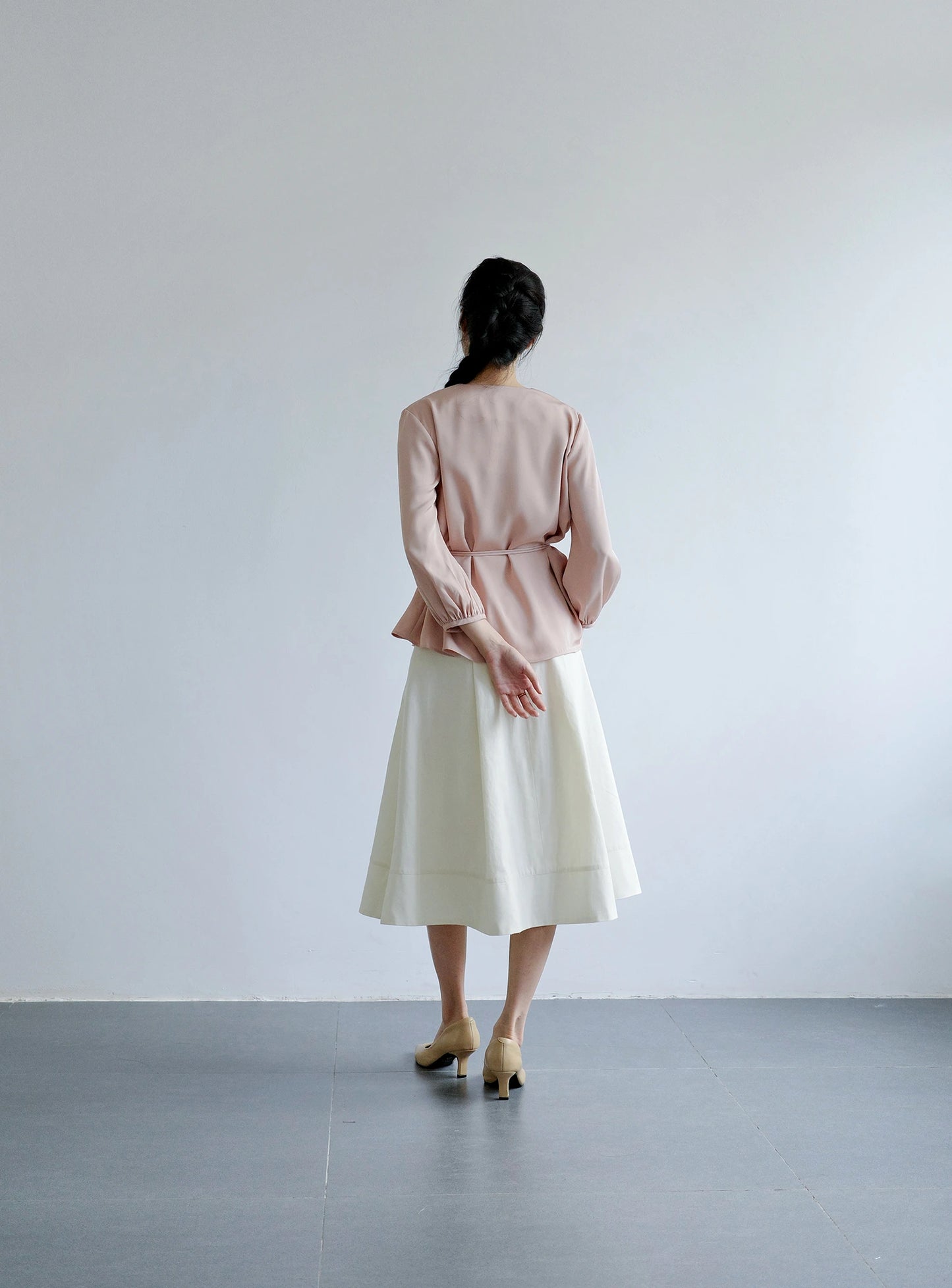 Áo kiểu nữ màu hồng da cổ tròn xẻ V trước - SH773C