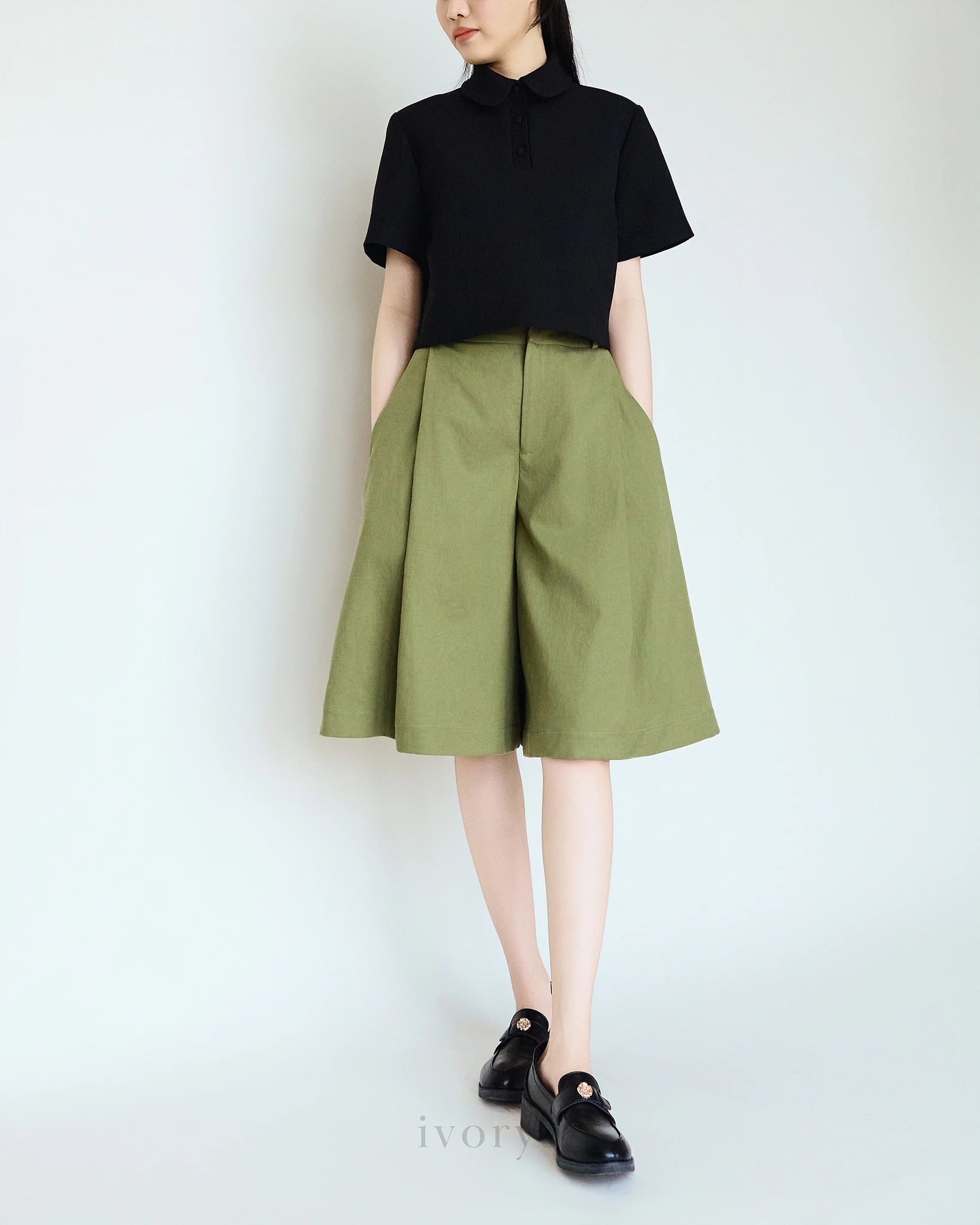 Áo crop-top nữ màu đen tay ngắn - SH9774