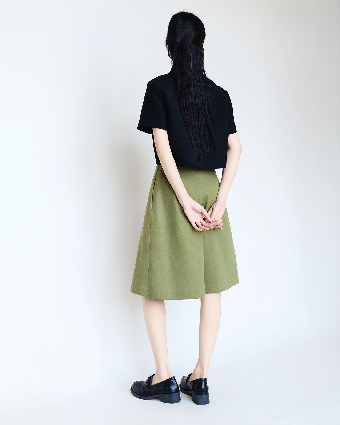 Áo crop-top nữ màu đen tay ngắn - SH9774