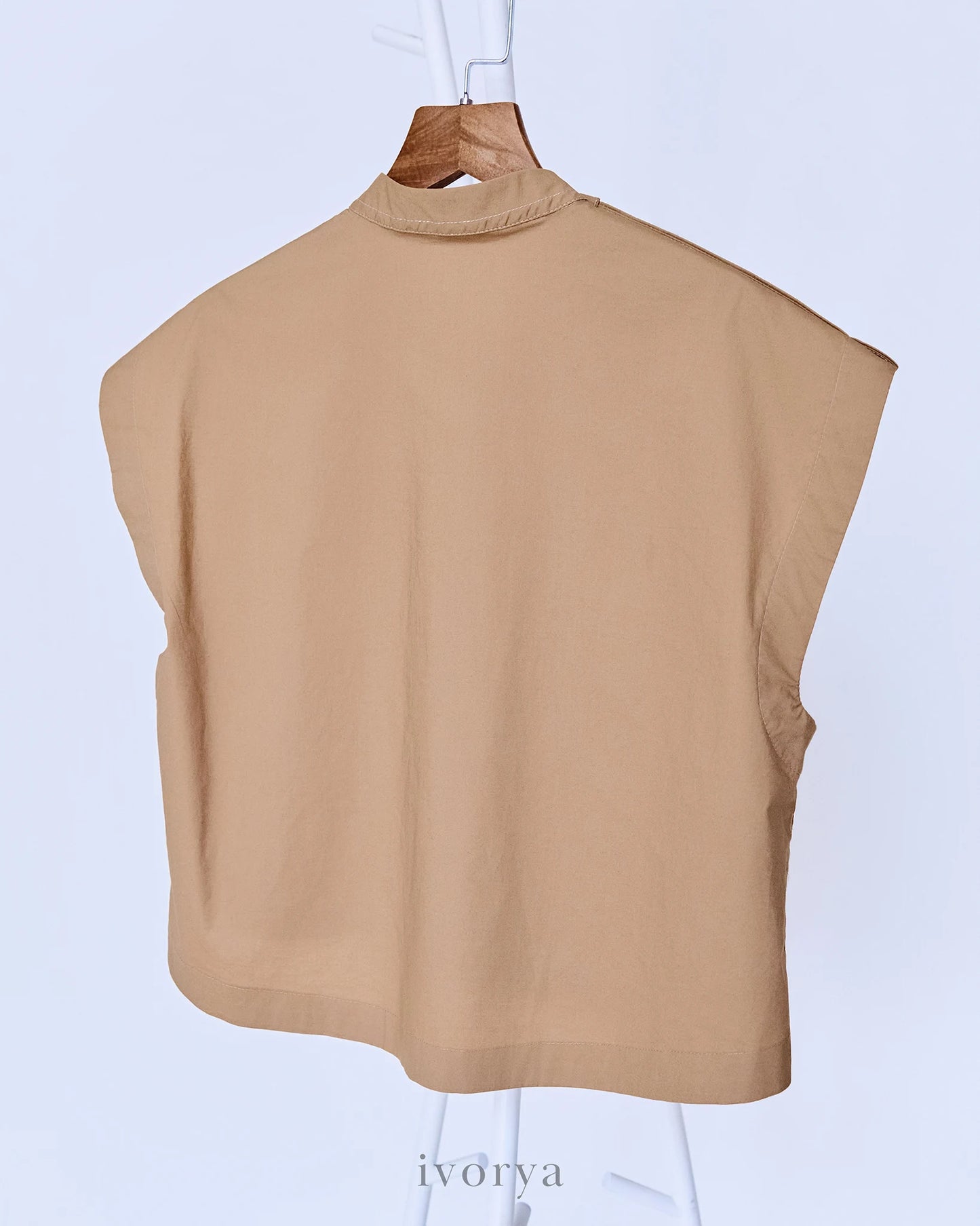 Áo crop-top nữ màu nâu không tay - SH9778