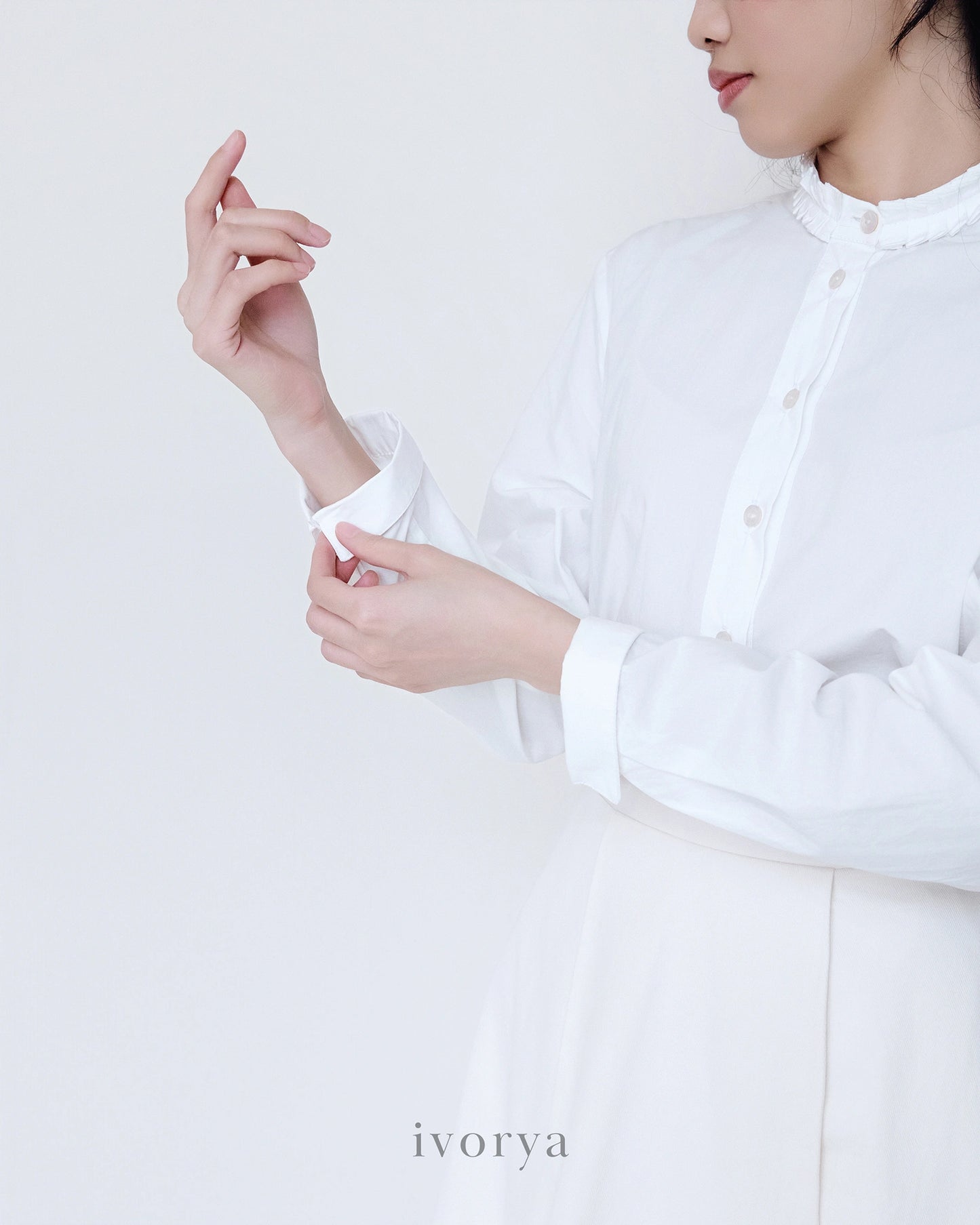 Áo sơ mi trắng tay dài cổ áo viền bèo xếp ly - SH9780