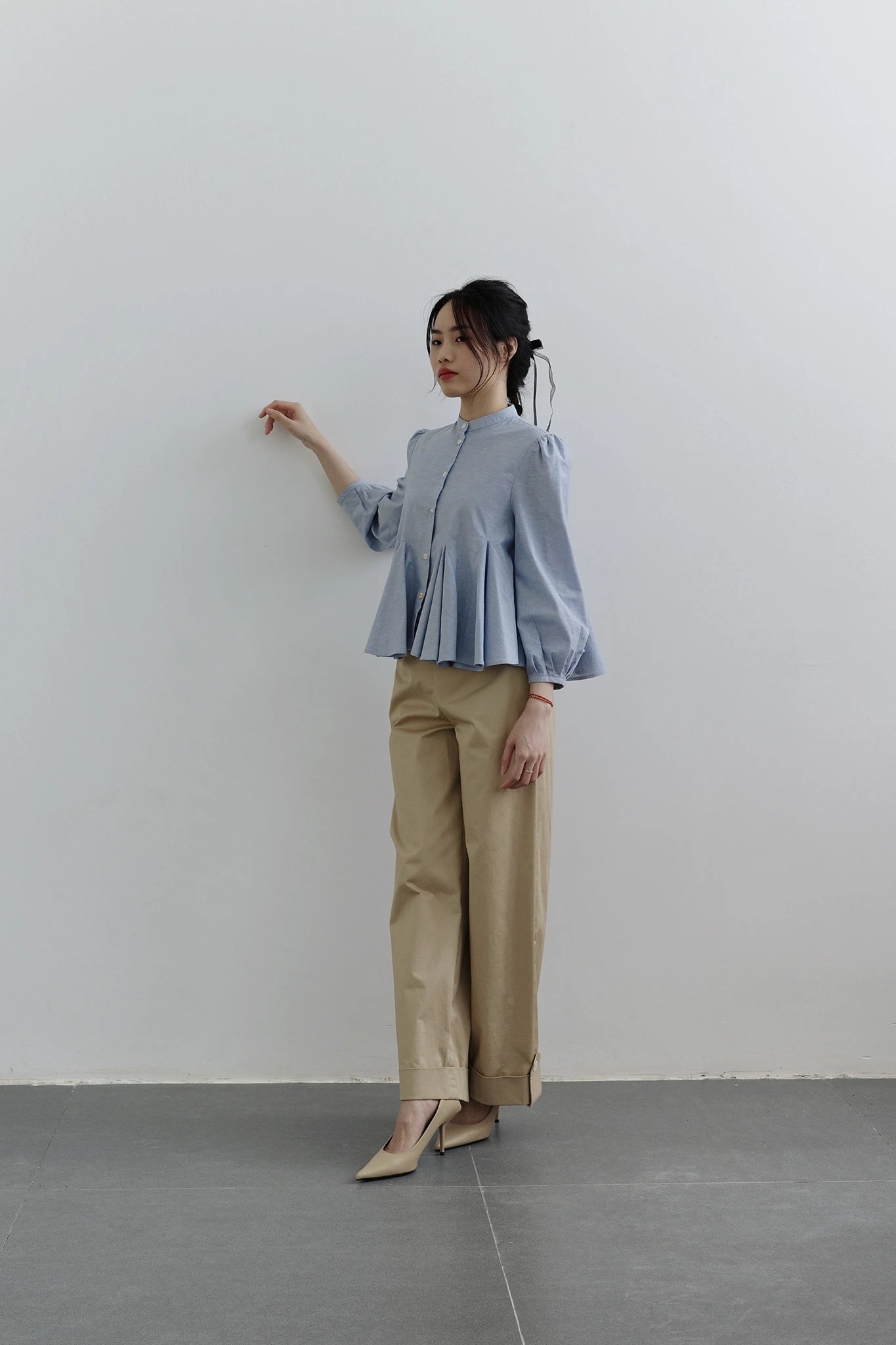 Áo sơ mi màu xanh nhạt lai xòe và tay lỡ - SH9782