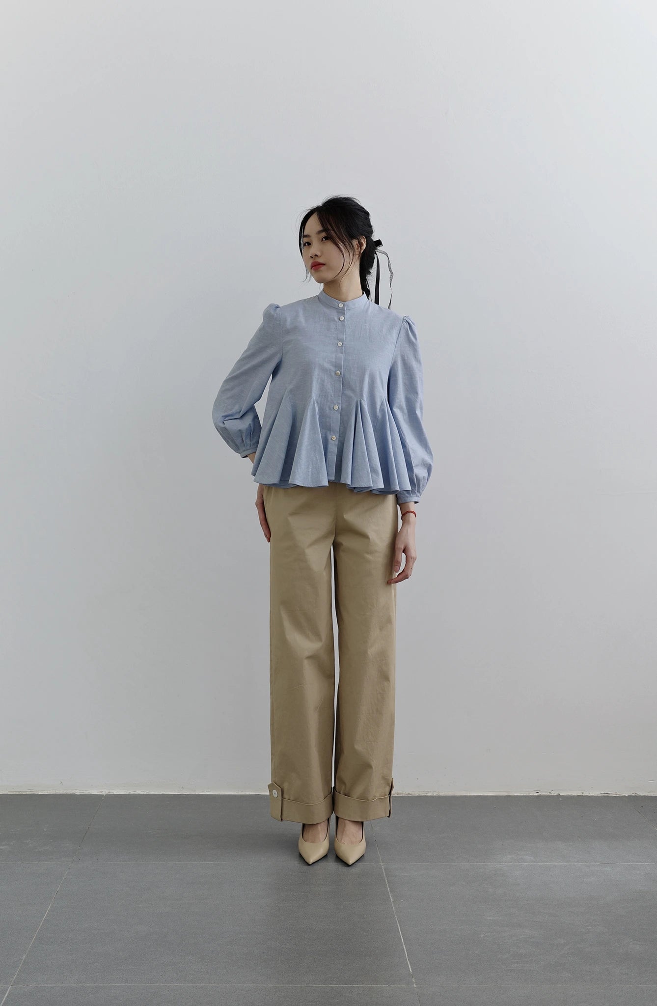 Áo sơ mi màu xanh nhạt lai xòe và tay lỡ - SH9782