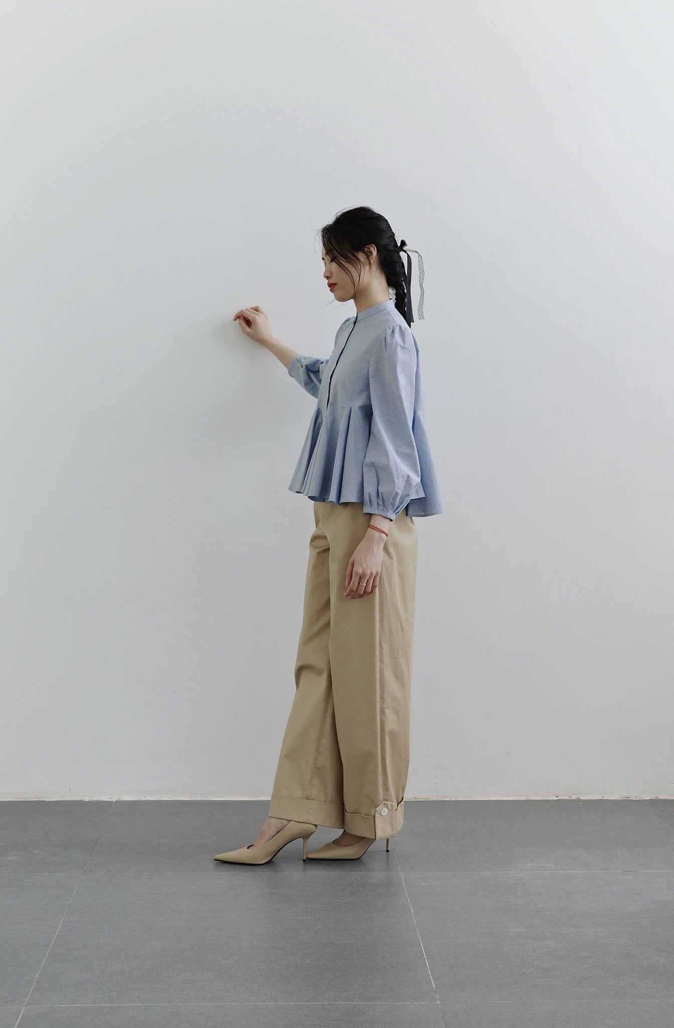 Áo sơ mi màu xanh nhạt lai xòe và tay lỡ - SH9782