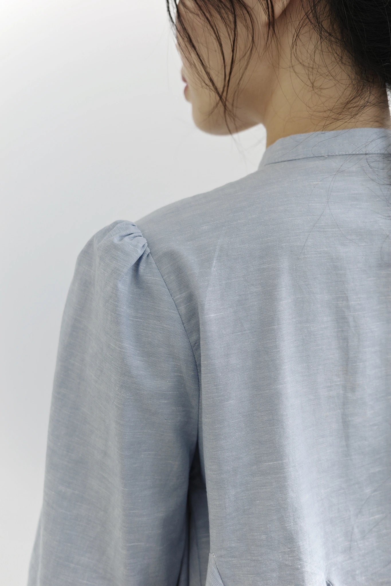 Áo sơ mi màu xanh nhạt lai xòe và tay lỡ - SH9782