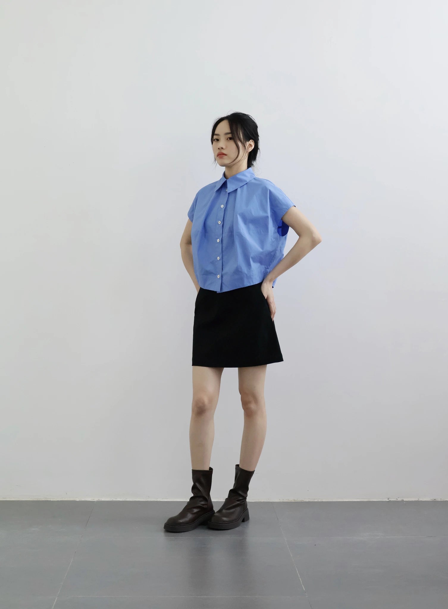 Áo sơ mi crop-top nữ màu xanh tay ngắn - SH9784