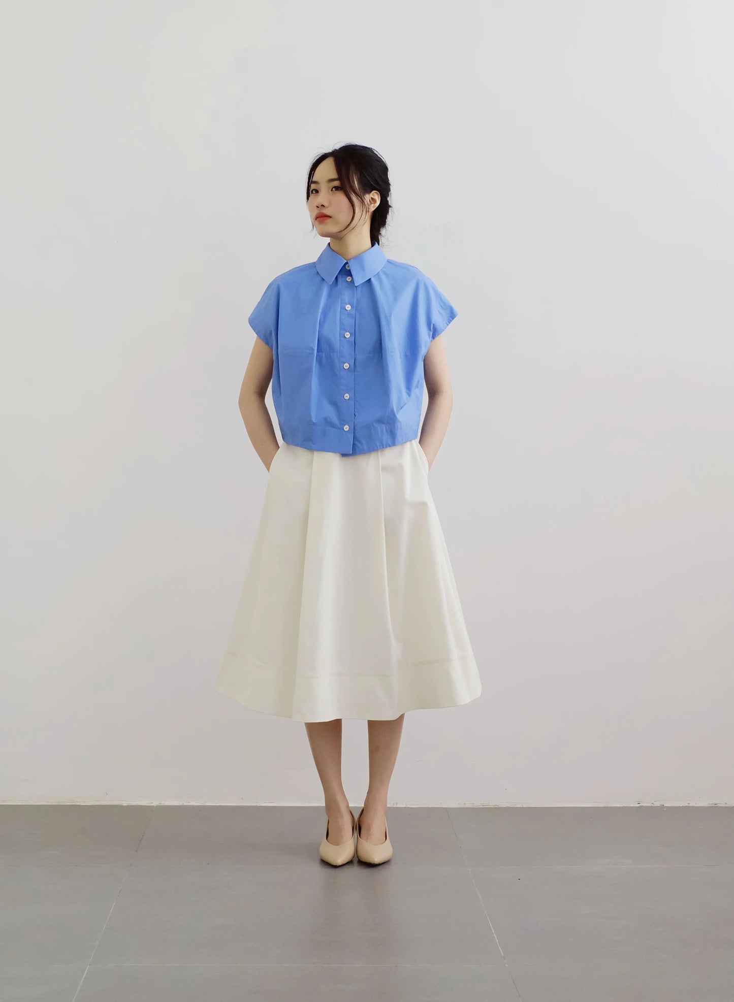 Áo sơ mi crop-top nữ màu xanh tay ngắn - SH9784