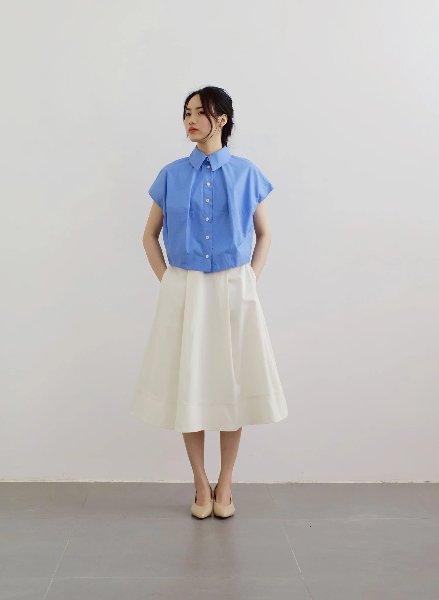 Áo sơ mi crop-top nữ màu xanh tay ngắn - SH9784