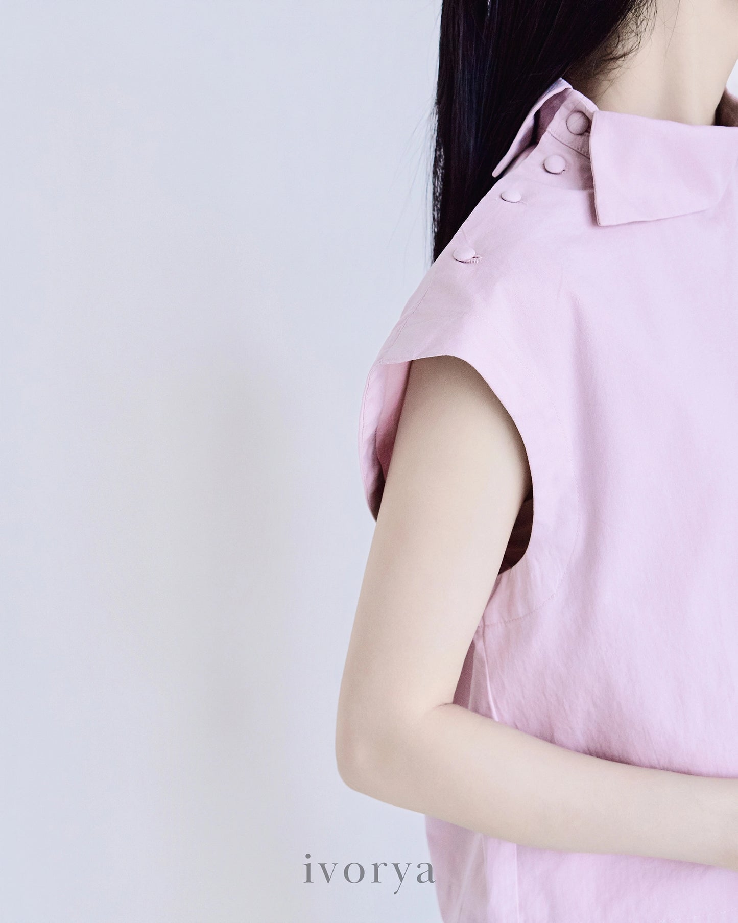 Áo crop-top nữ màu hồng, không tay - SH9786