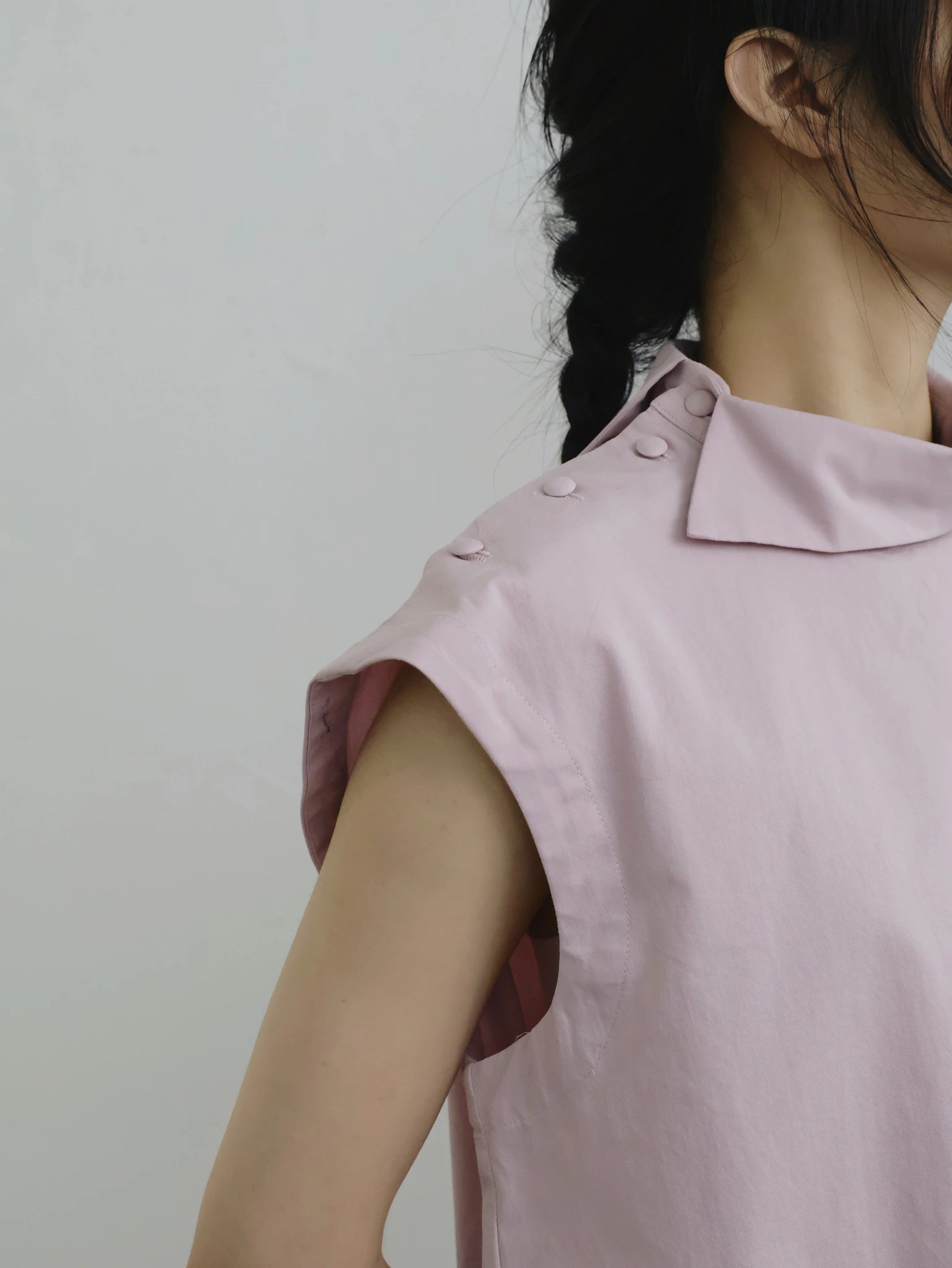 Áo crop-top nữ màu hồng, không tay - SH9786