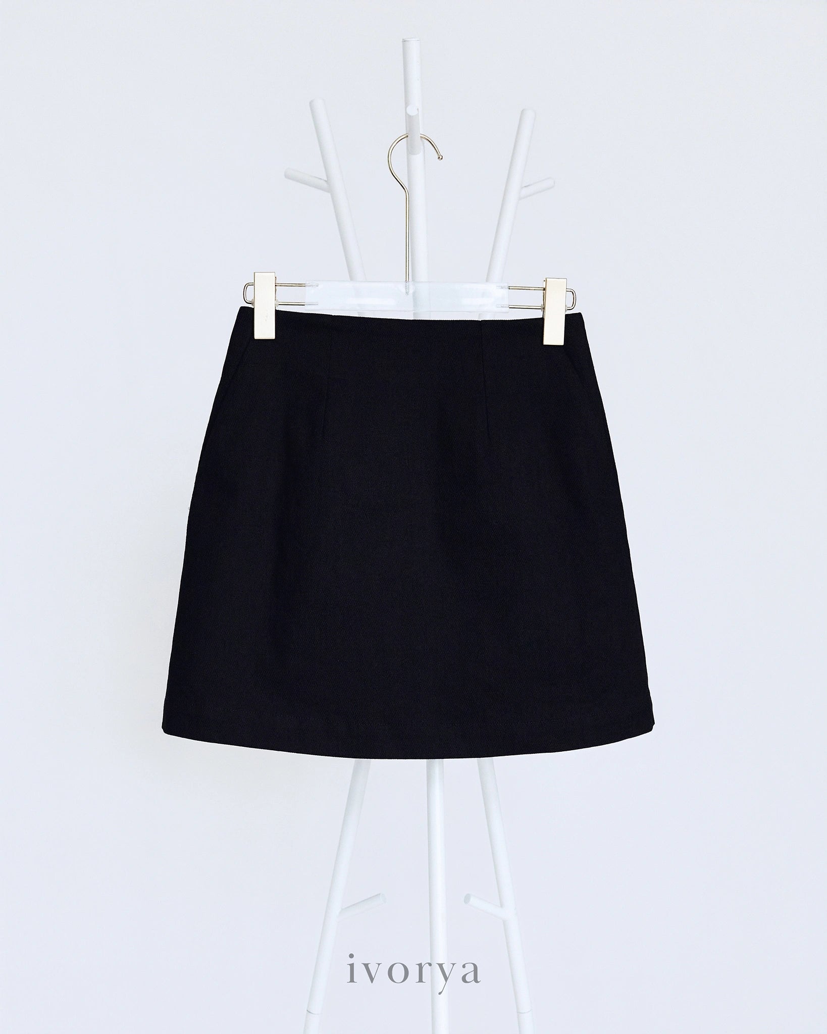 Chân váy chữ A ngắn trên gối màu đen  - SK9776