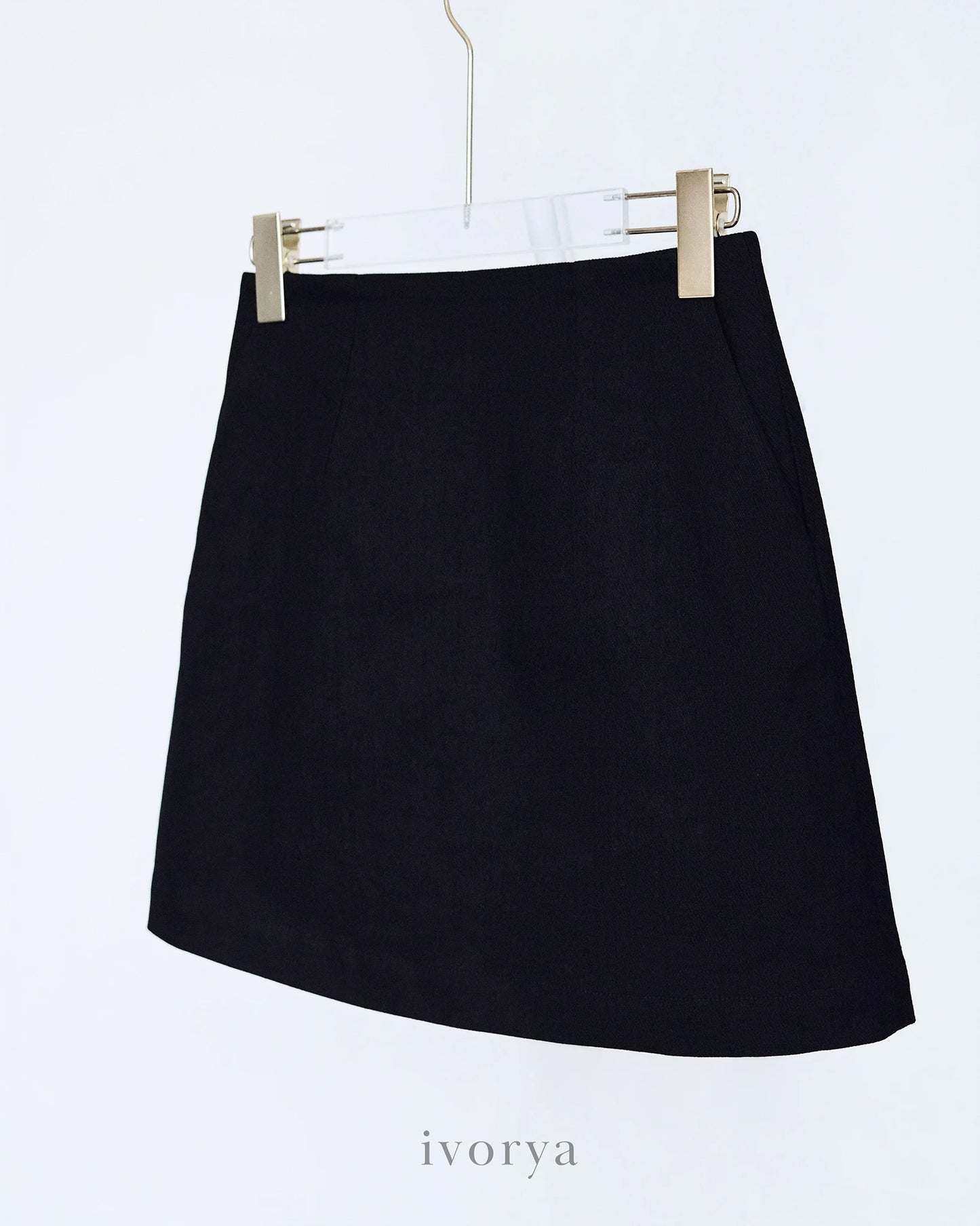 Chân váy chữ A ngắn trên gối màu đen  - SK9776