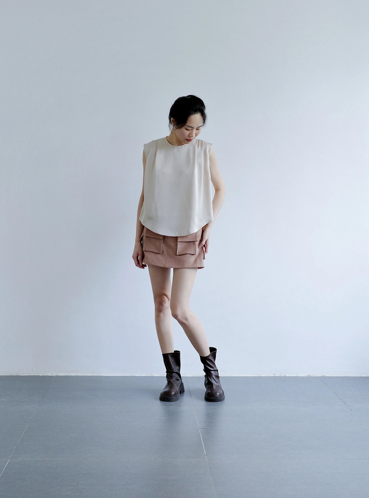 Chân váy chữ A ngắn trên gối màu nâu nhạt - SK9809