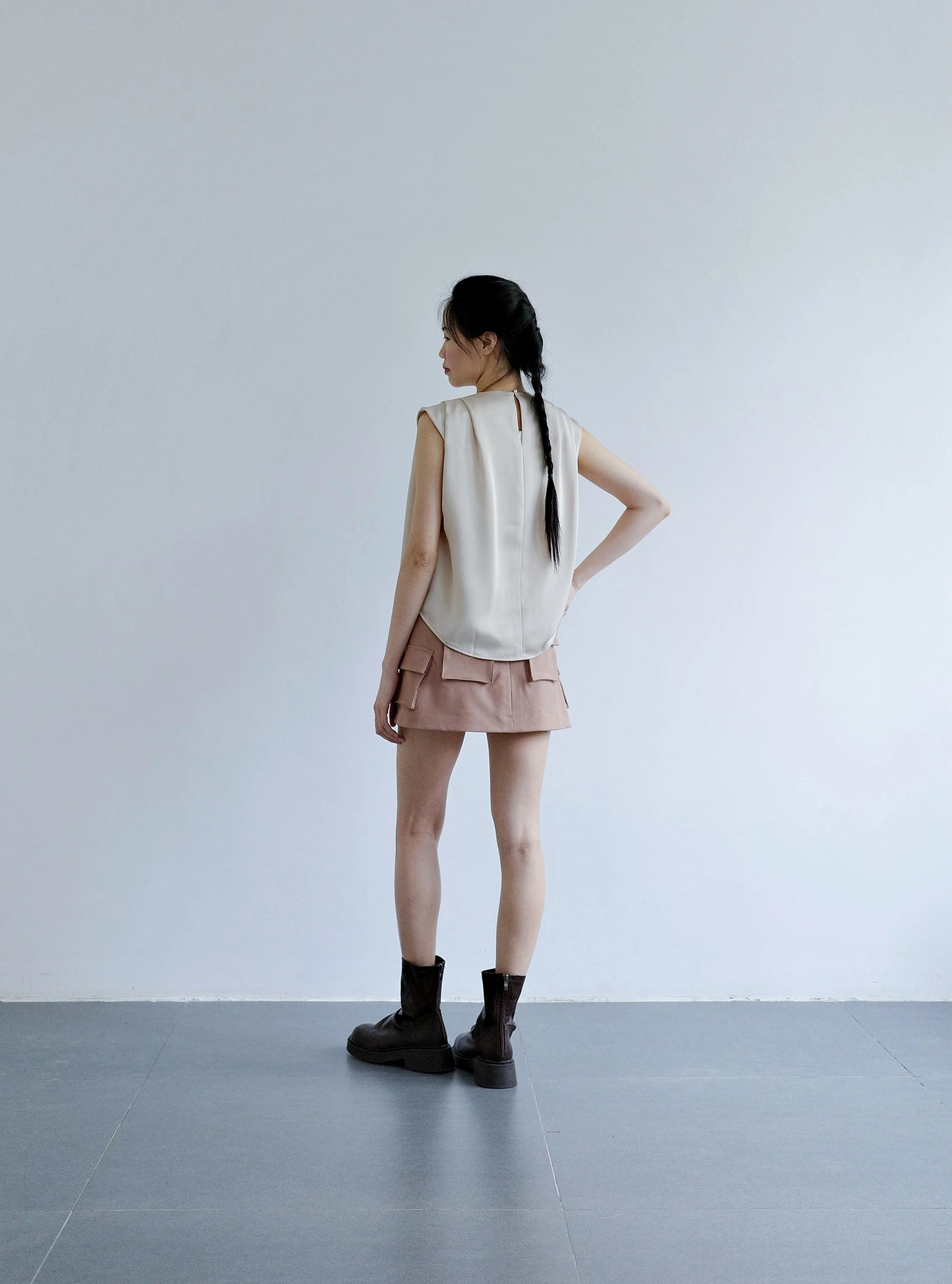 Chân váy chữ A ngắn trên gối màu nâu nhạt - SK9809