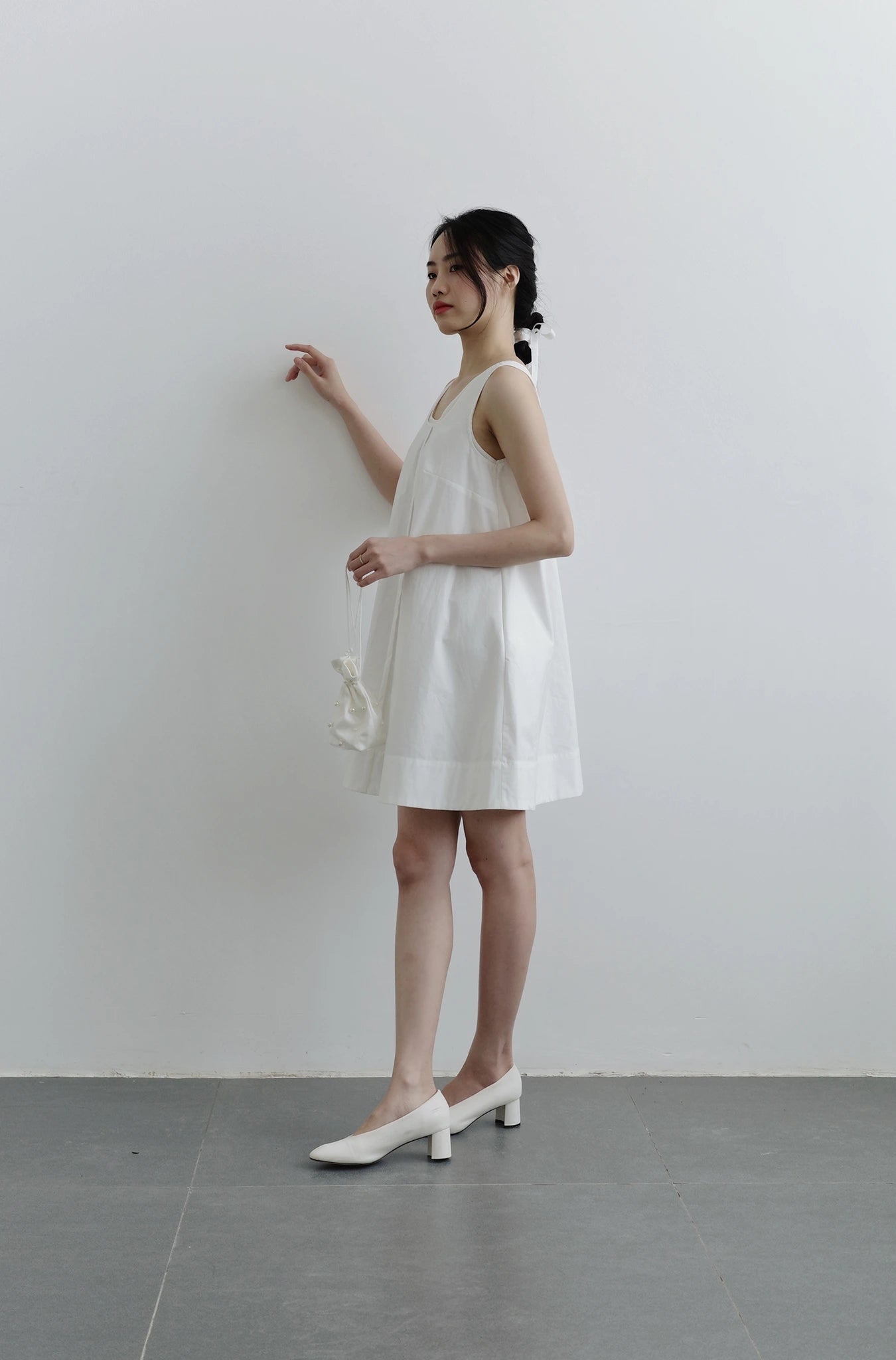 Đầm nữ màu trắng form rộng không tay - YD9794