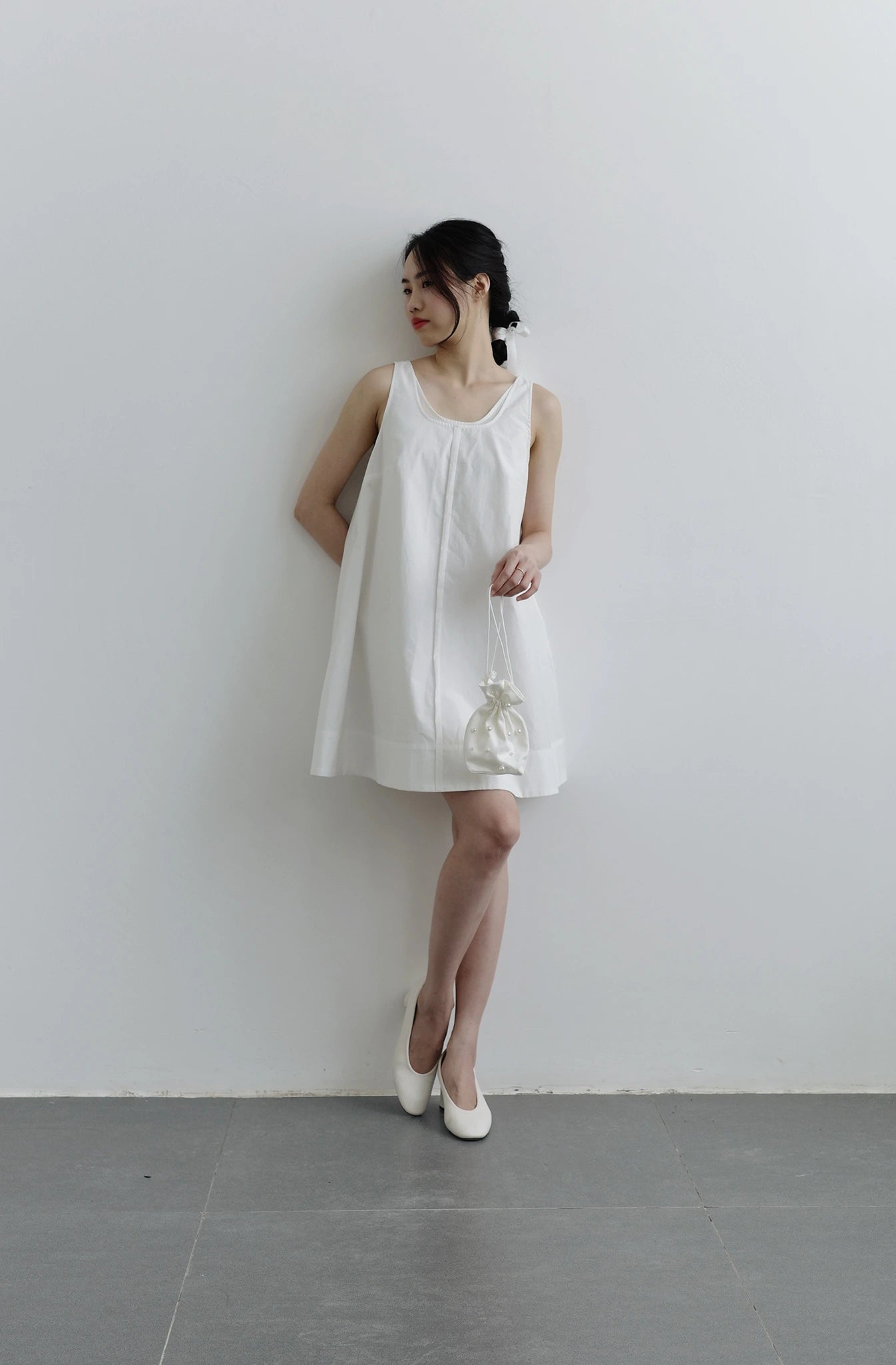 Đầm nữ màu trắng form rộng không tay - YD9794