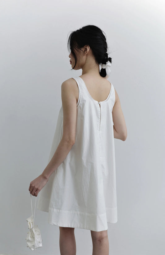 Đầm nữ màu trắng form rộng không tay - YD9794