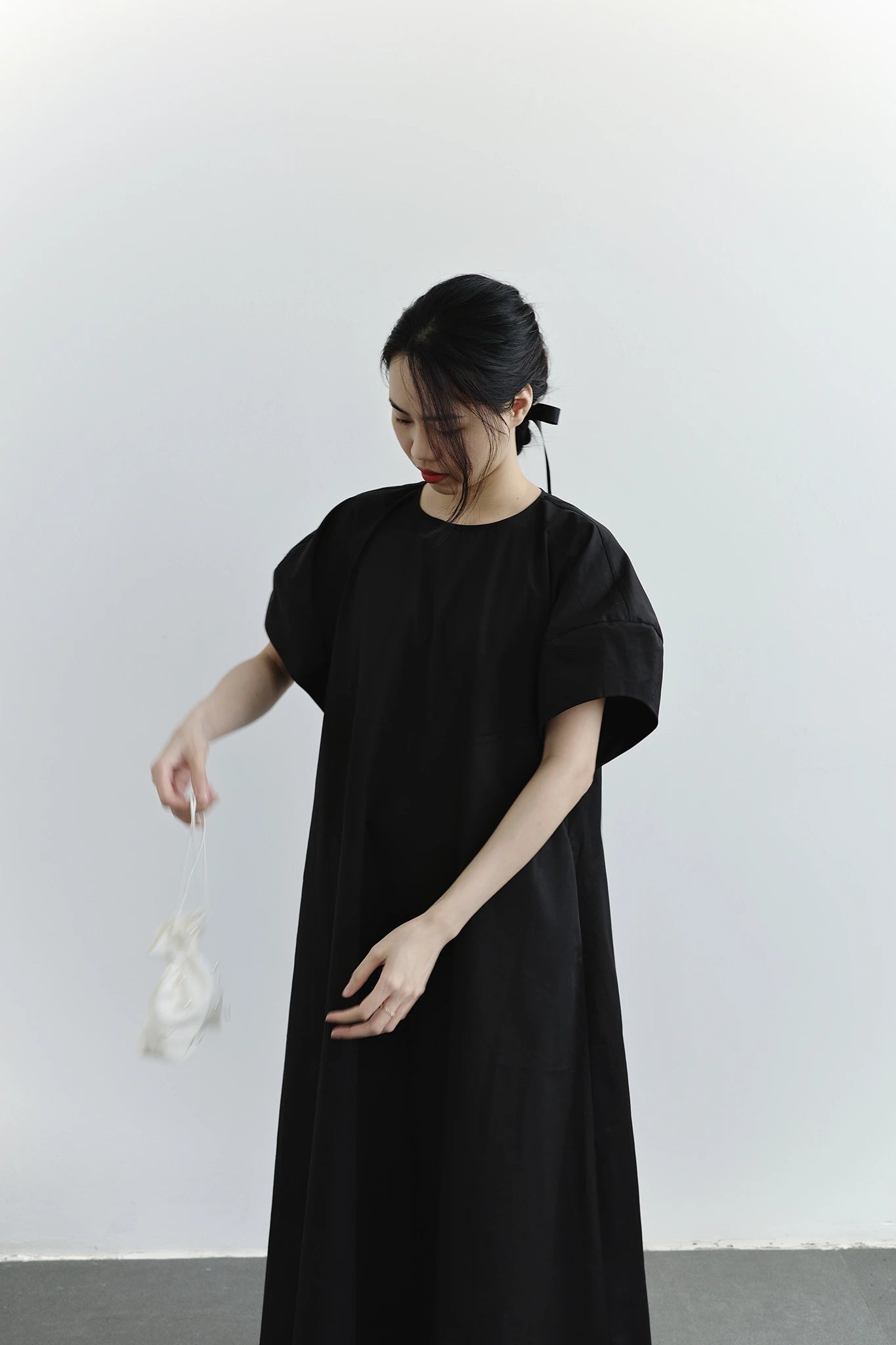 Đầm nữ form rộng màu đen - YD9796