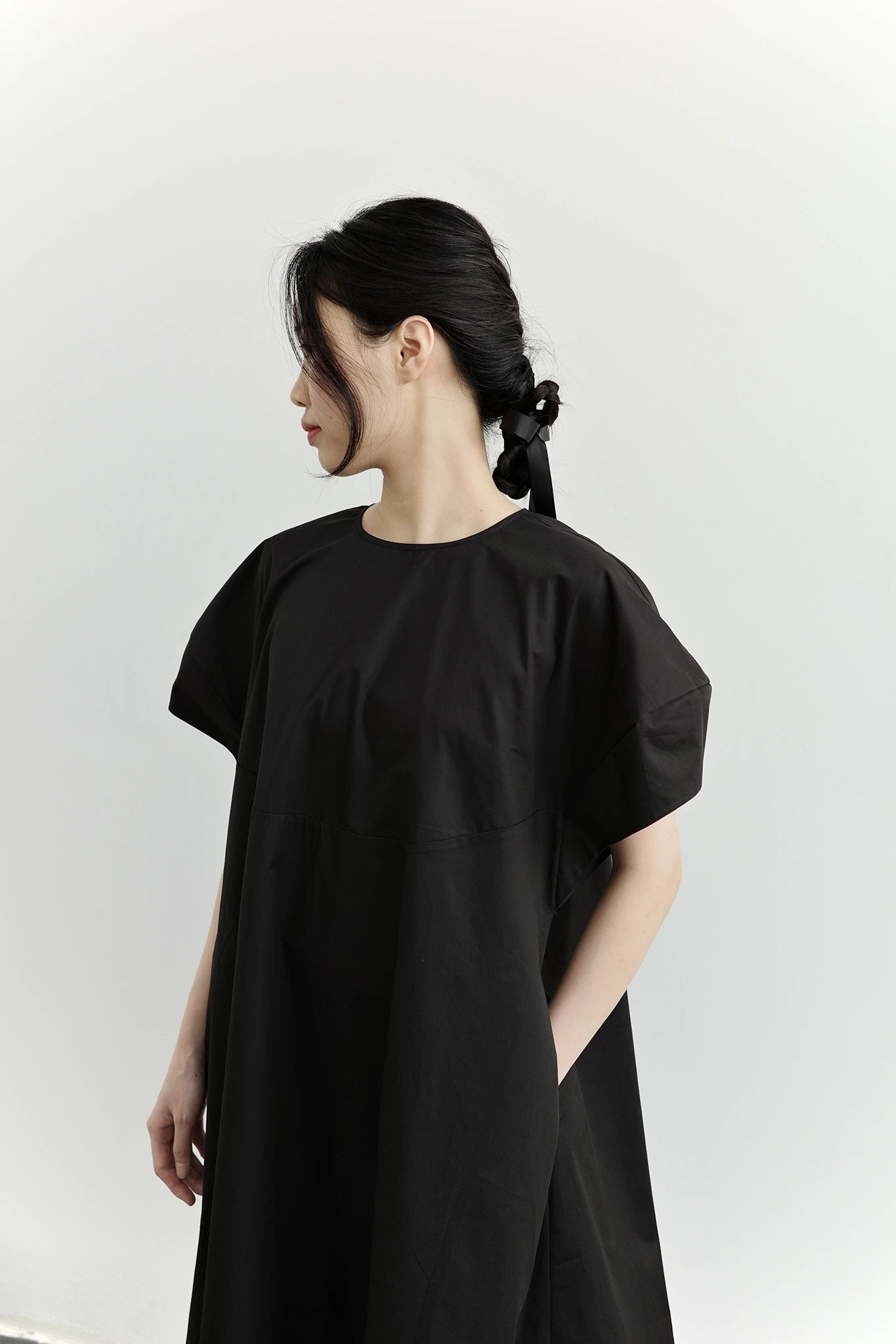 Đầm nữ form rộng màu đen - YD9796