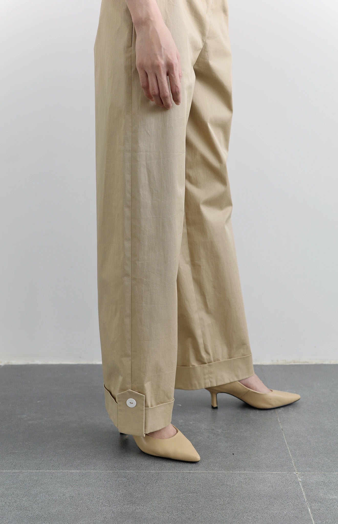 Quần tây nữ ống đứng màu be lai gập to bản - YT9925B