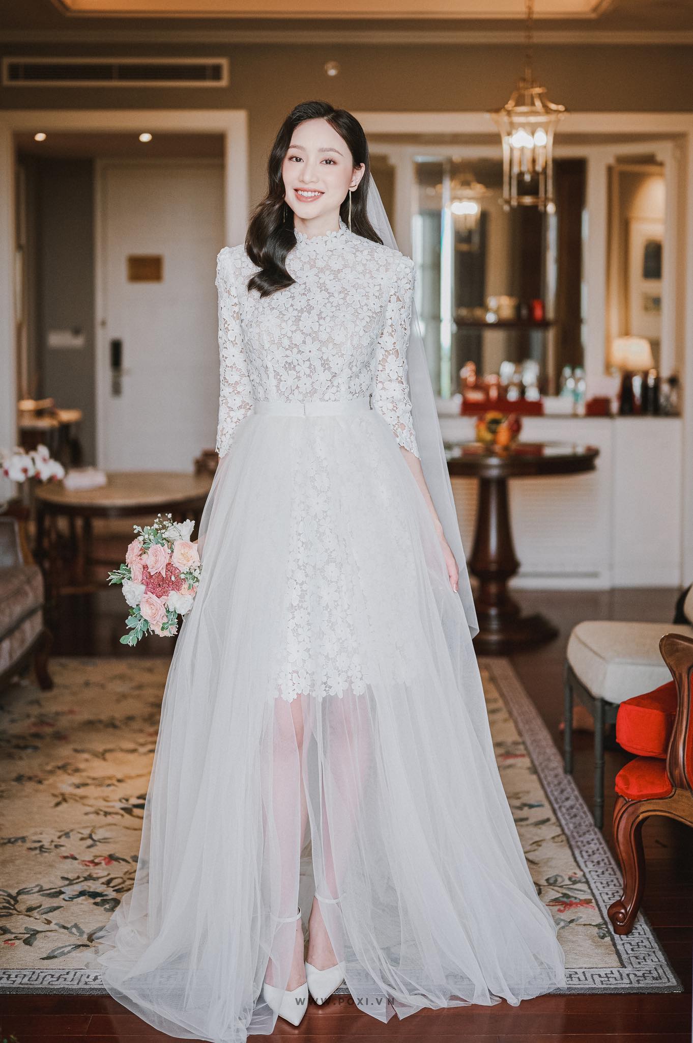 Váy cưới tối giản bắt trend để chụp hình  Mon Ami Wedding