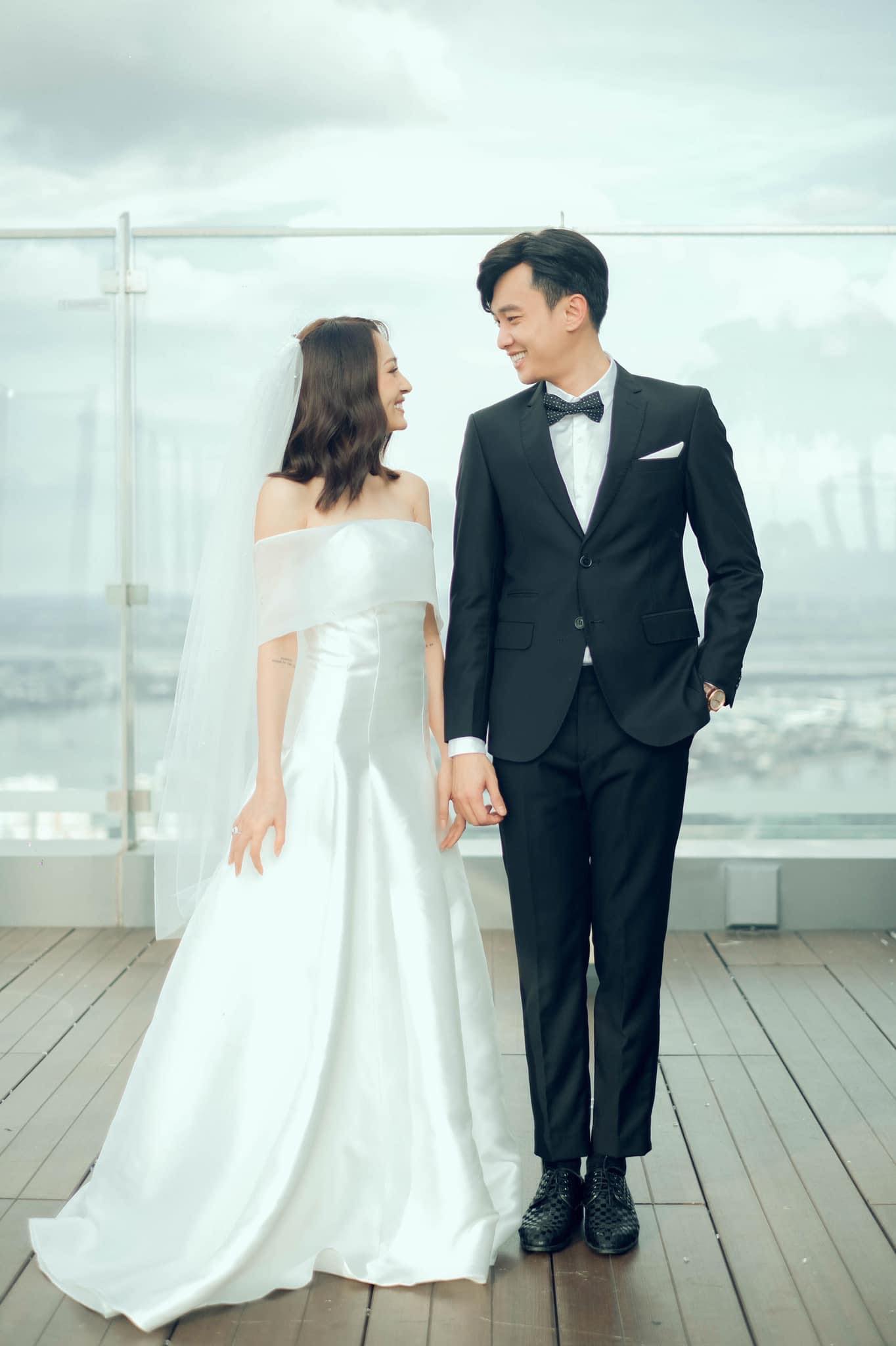 Váy cưới Hàn Quốc đơn giản - Đính nơ siêu dễ thương